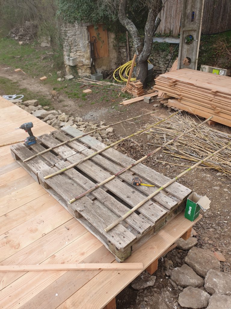Fabrication d'un panneau en Canne de Provence